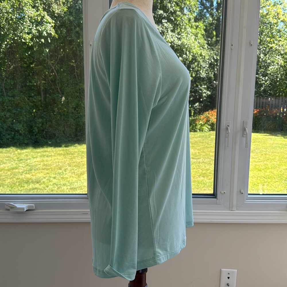ATHLETA STRATUS TOP in leaf green. Size L - Picture 2 of 6